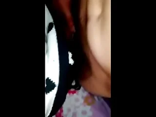 Intentando parar mi pene con latina